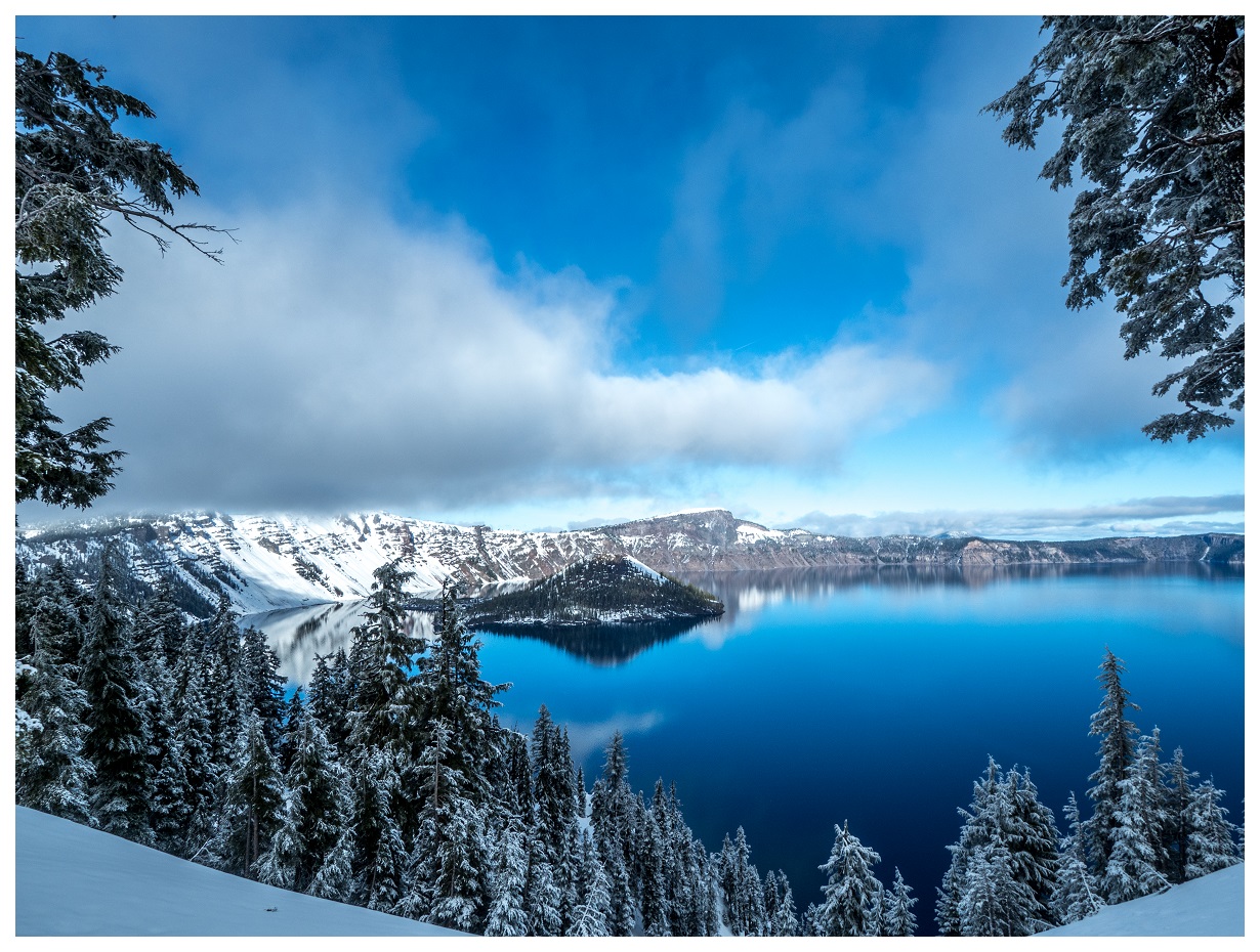 Crater Lake National Park by snowshoe
