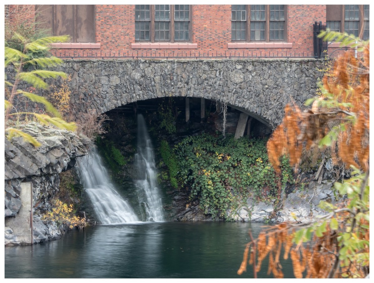 fall autumn waterfall spokane pnw